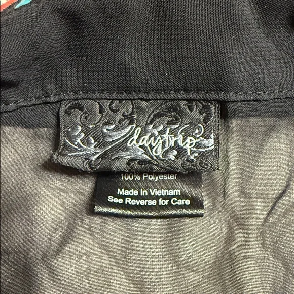 Daytrip Black Sheer Button-Up Tank with Embroidered Multicolor Collar - Picture 2 of 5